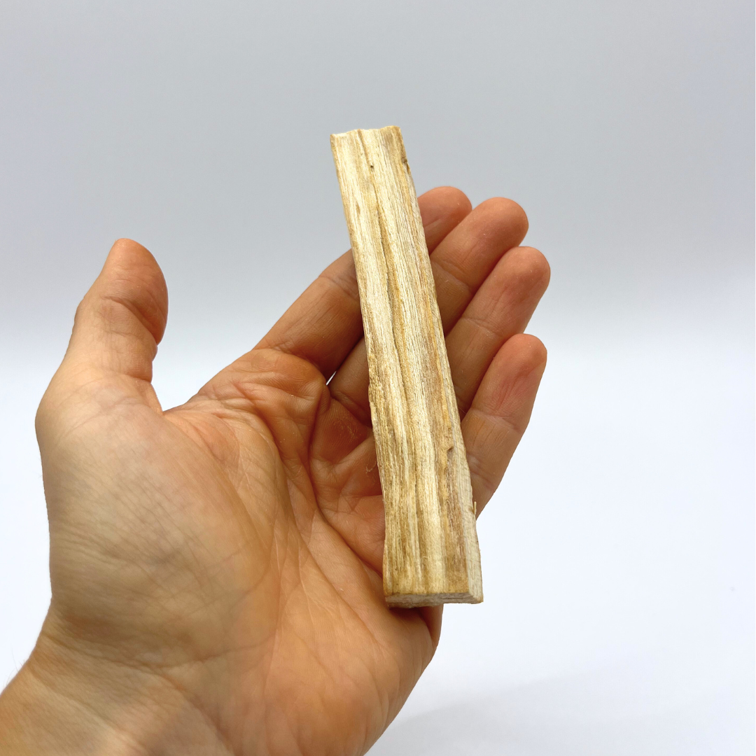 Palo Santo smudge stick for energetic clearing, emotional balance and intention setting. Used in spiritual rituals to support cleansing and grounding.
